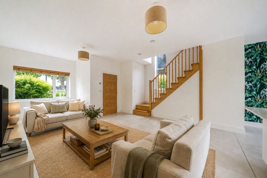 Property photo 3 of 10 Sitting Room