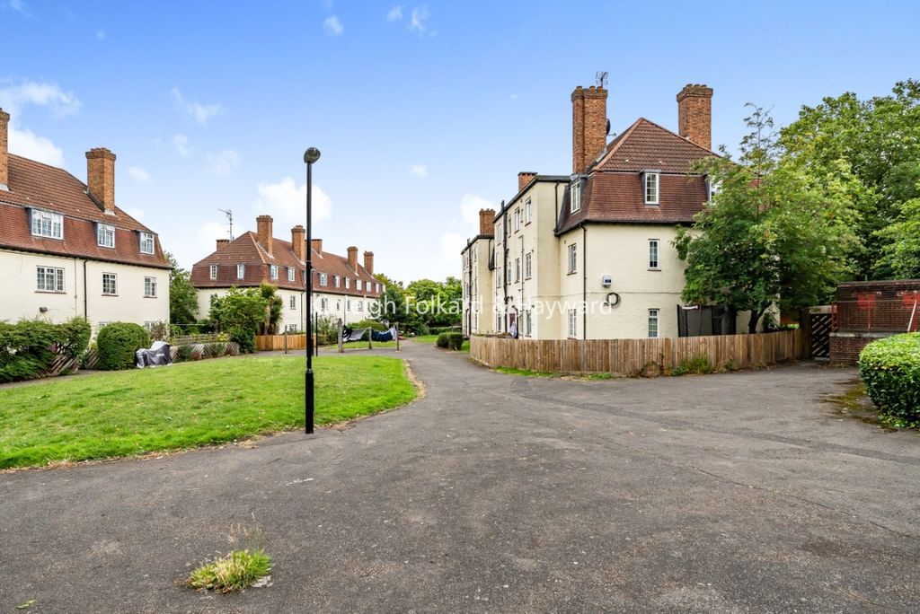 Property photo 2 of 10 0c993506-6472-4913-B