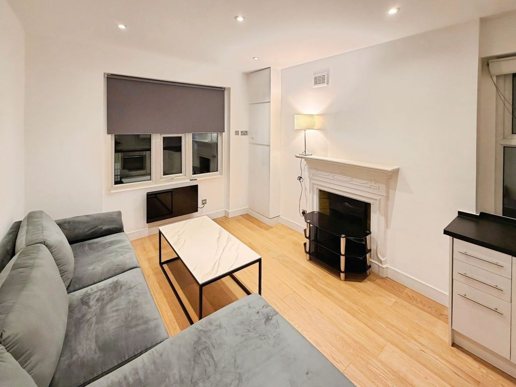 Property photo 3 of 6 Lounge