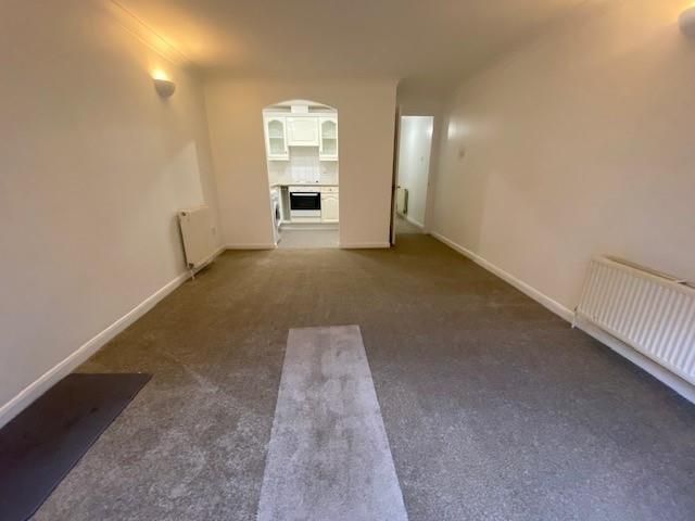 Property photo 3 of 10 4 Clarendon House Lounge 2.Jpg