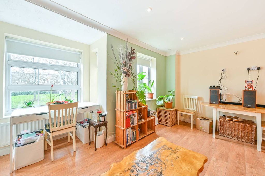 Property photo 2 of 12