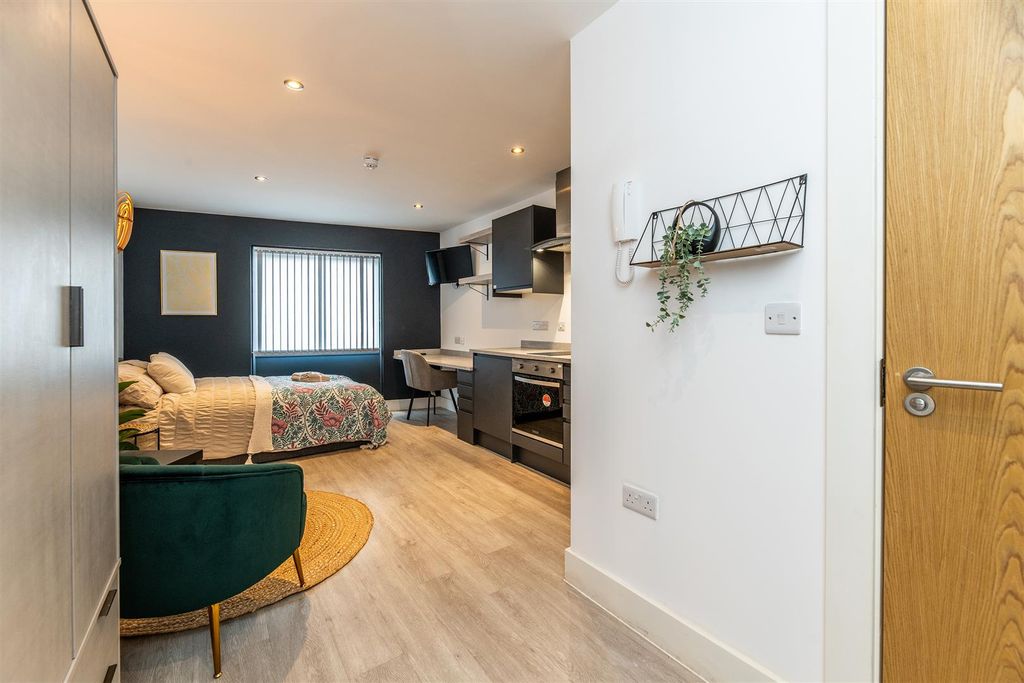 Property photo 3 of 28 Dojo House 2-002