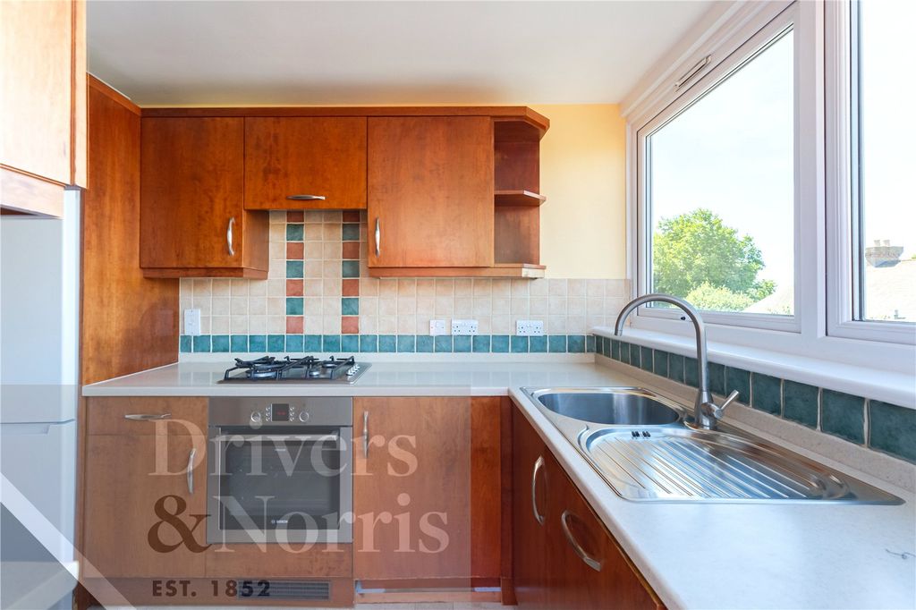 Property photo 2 of 8 Picture No. 38