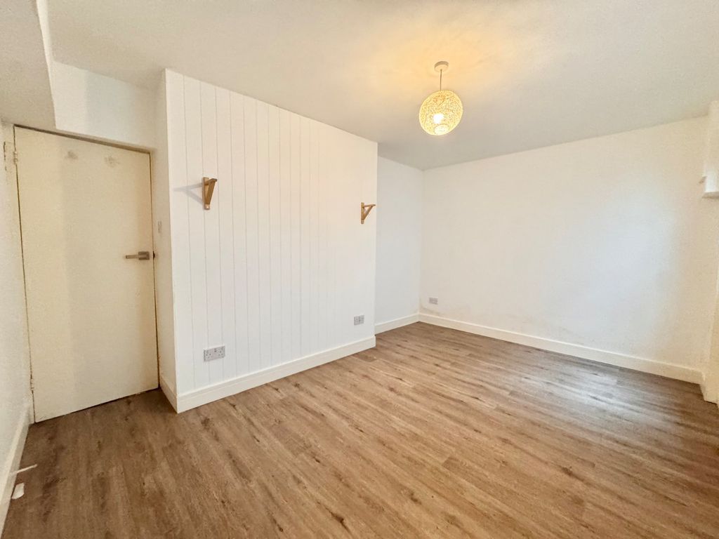 Property photo 3 of 5 Picture 3