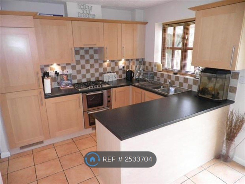 Property photo 3 of 9 Kitchen