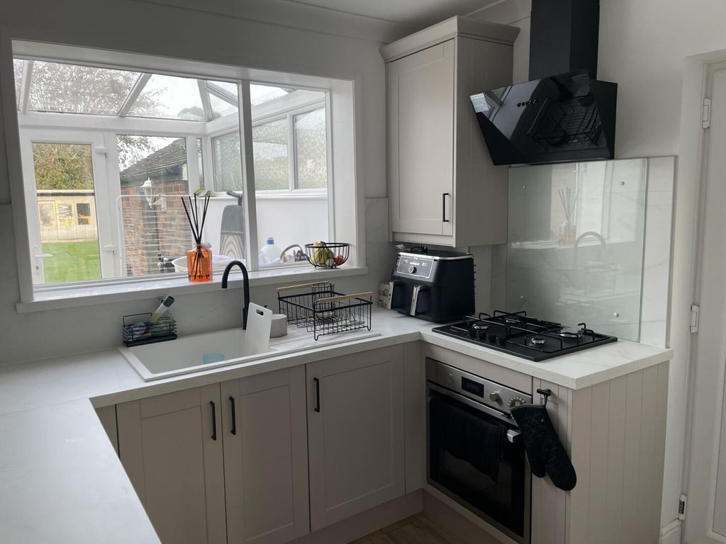 Property photo 3 of 4 Kitchen