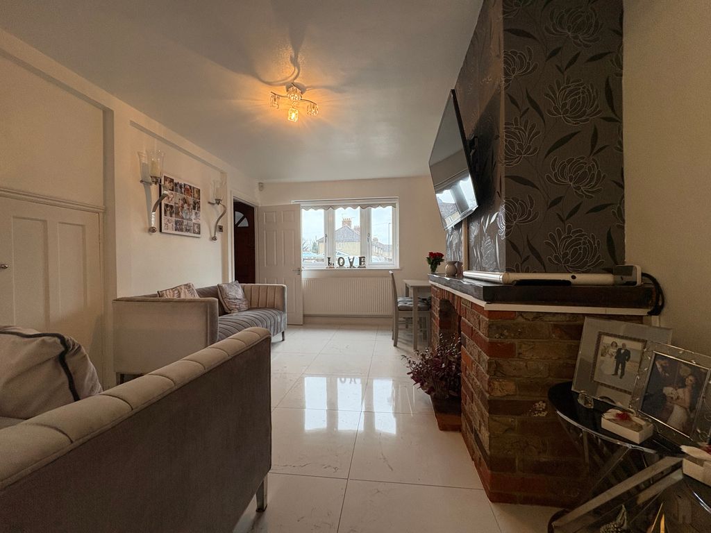 Property photo 3 of 15 Img_1894