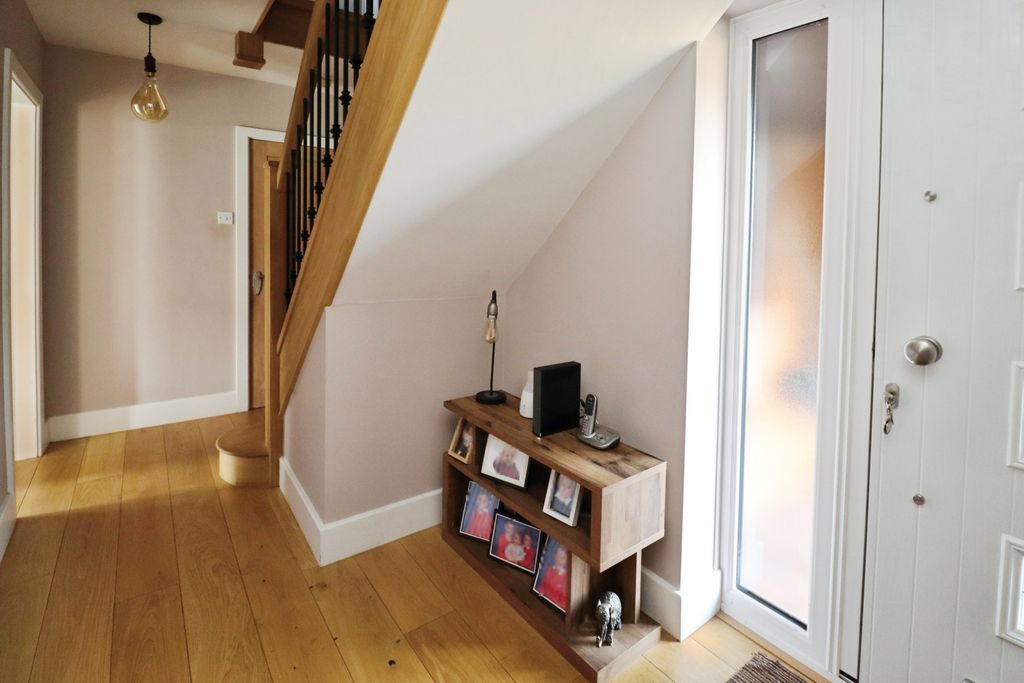 Property photo 2 of 23