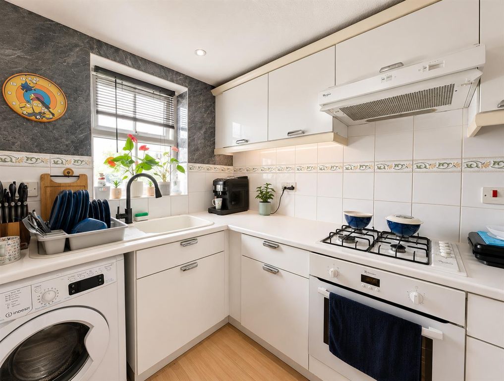 Property photo 3 of 8 Kitchen.Png
