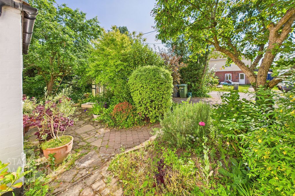 Property photo 3 of 25