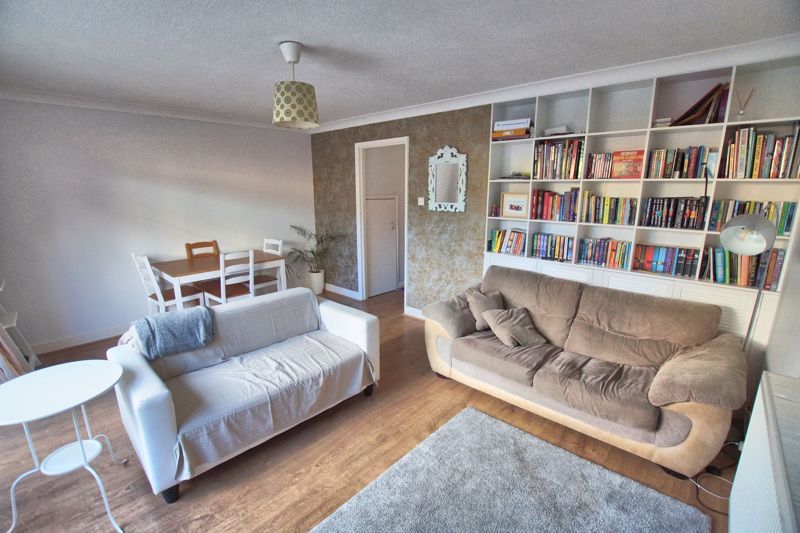 Property photo 2 of 9 Lounge