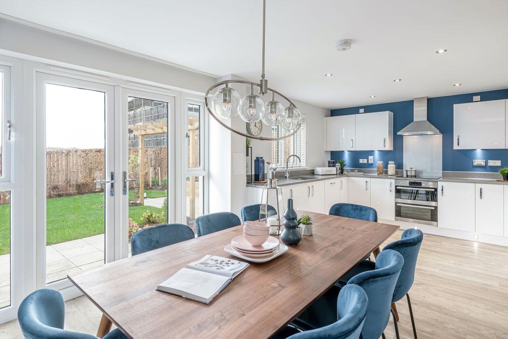 Property photo 2 of 9 Cullen 4 Bedroom Home, Open-Plan Kitchen/Dining Room