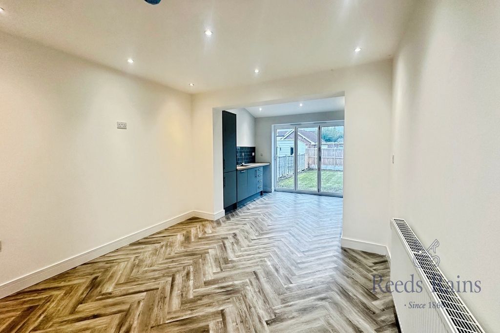 Property photo 3 of 19 Living Room