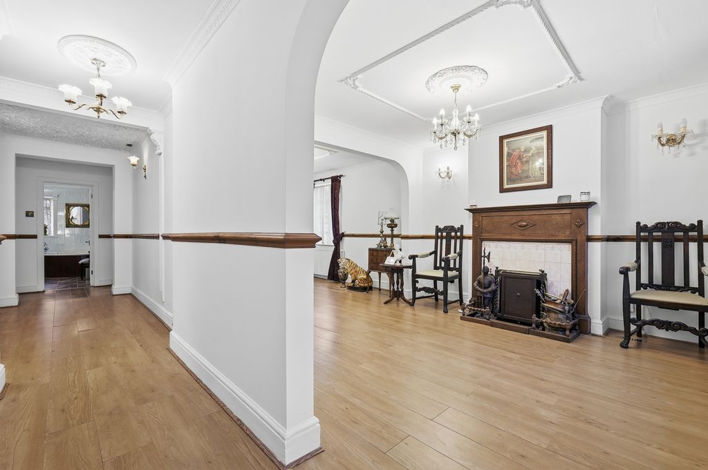 Property photo 2 of 24