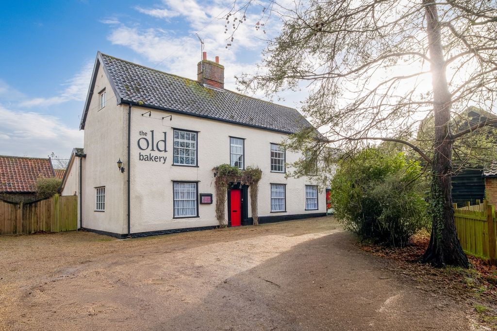 Property photo 1 of 41