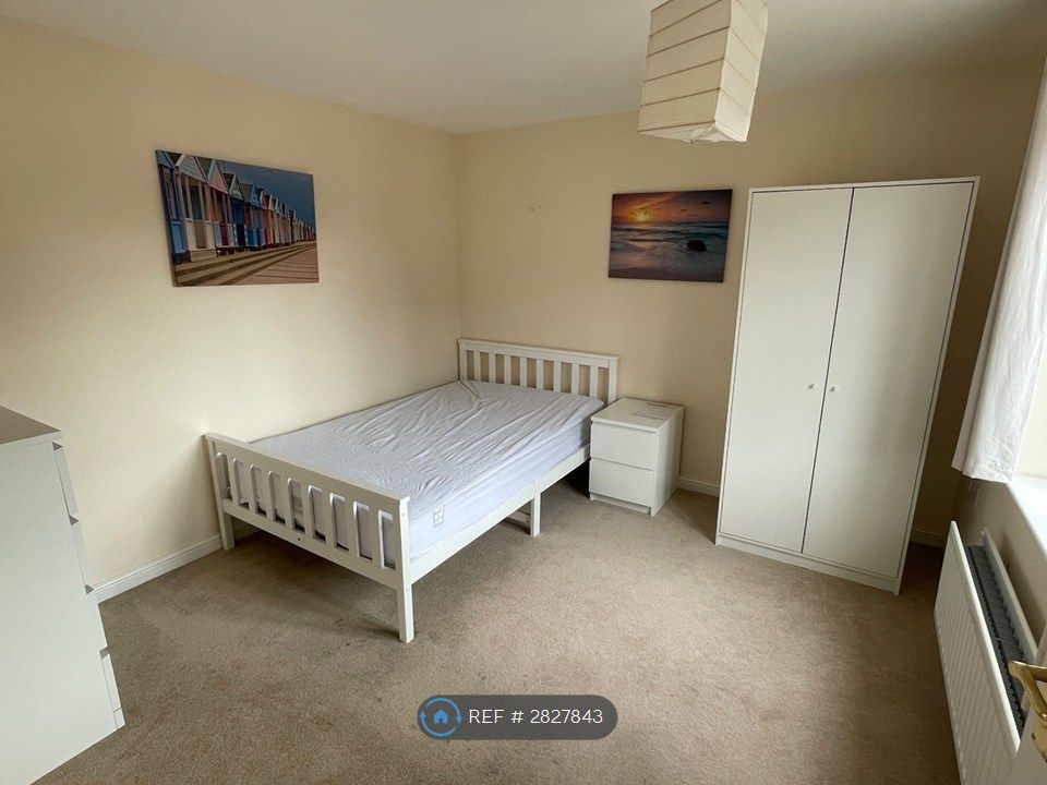 Property photo 2 of 4 Double Bedroom With Shared Bathroom - £675Pcm