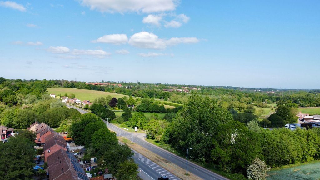 Property photo 2 of 25