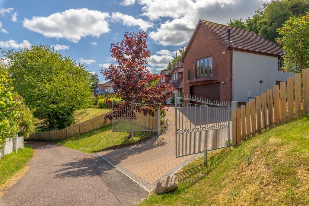 Property photo 1 of 34