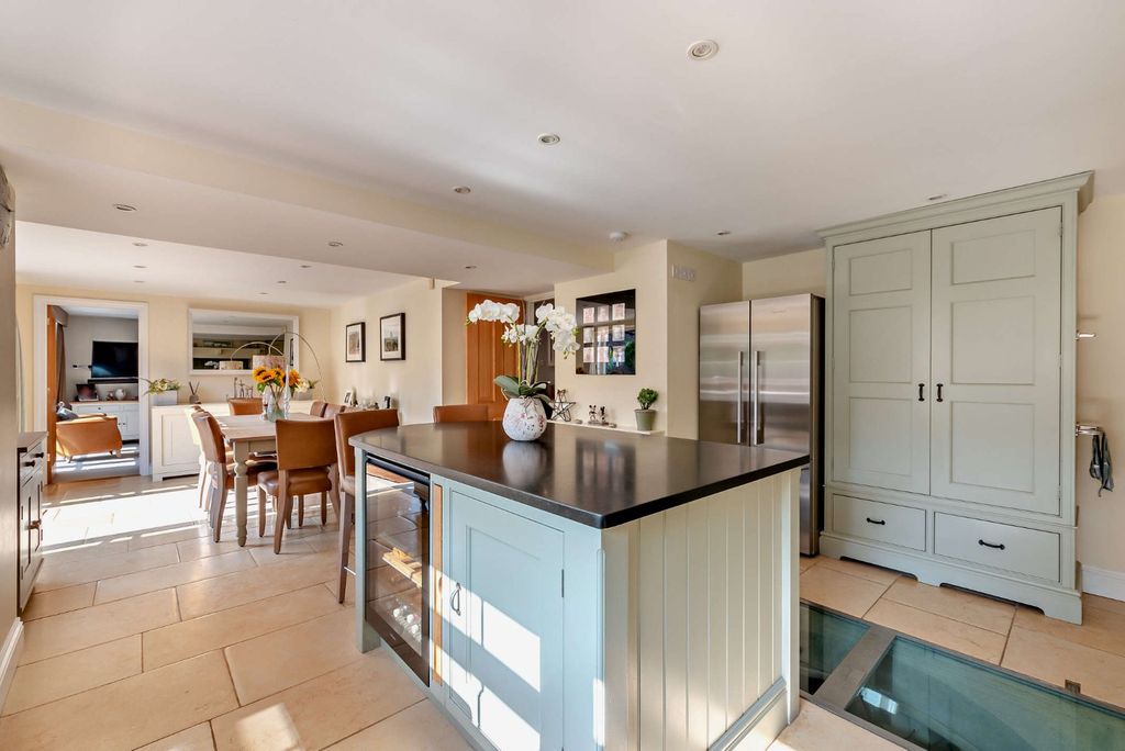 Property photo 3 of 14 Kitchen