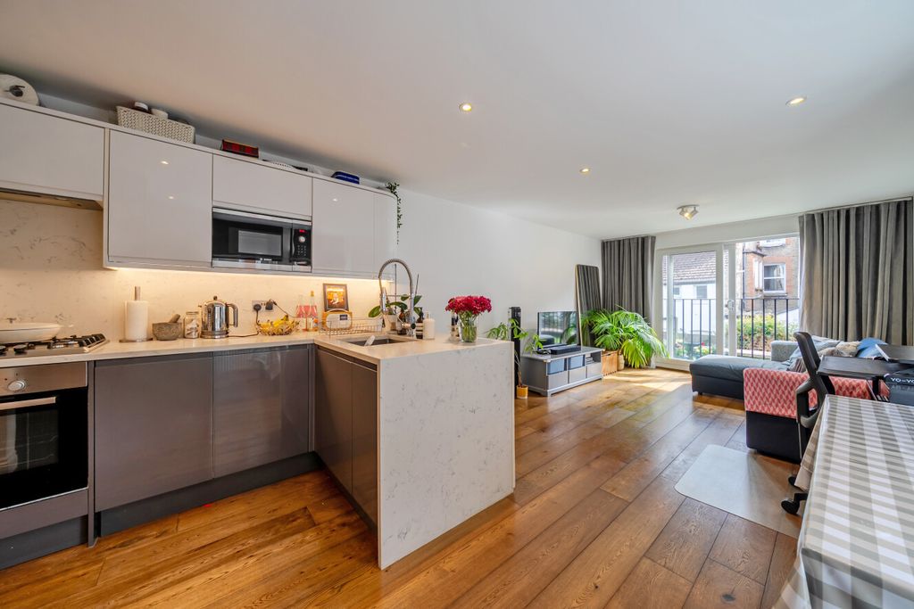 Property photo 1 of 12 1471799-8-6A2984d...