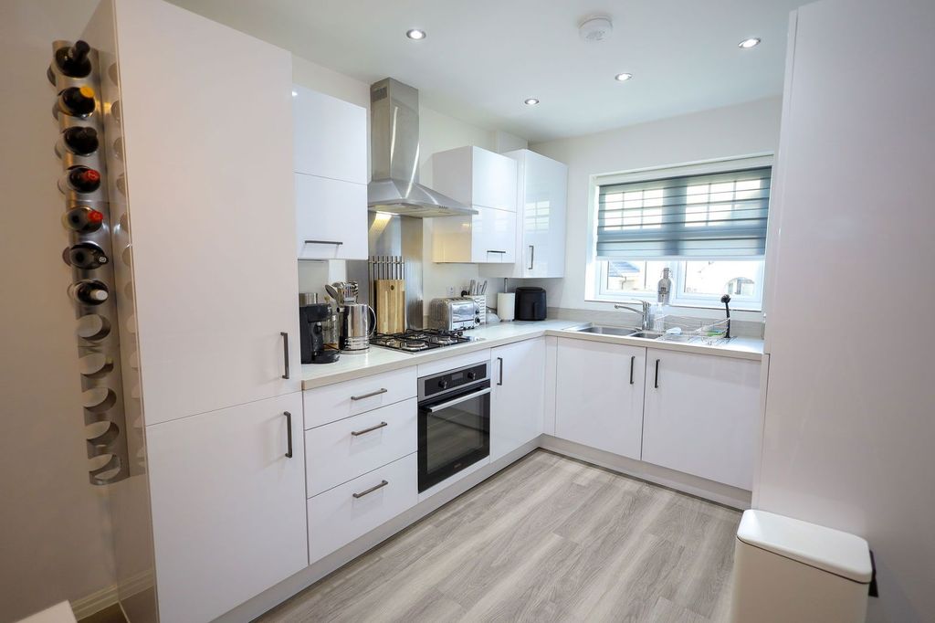 Property photo 2 of 42