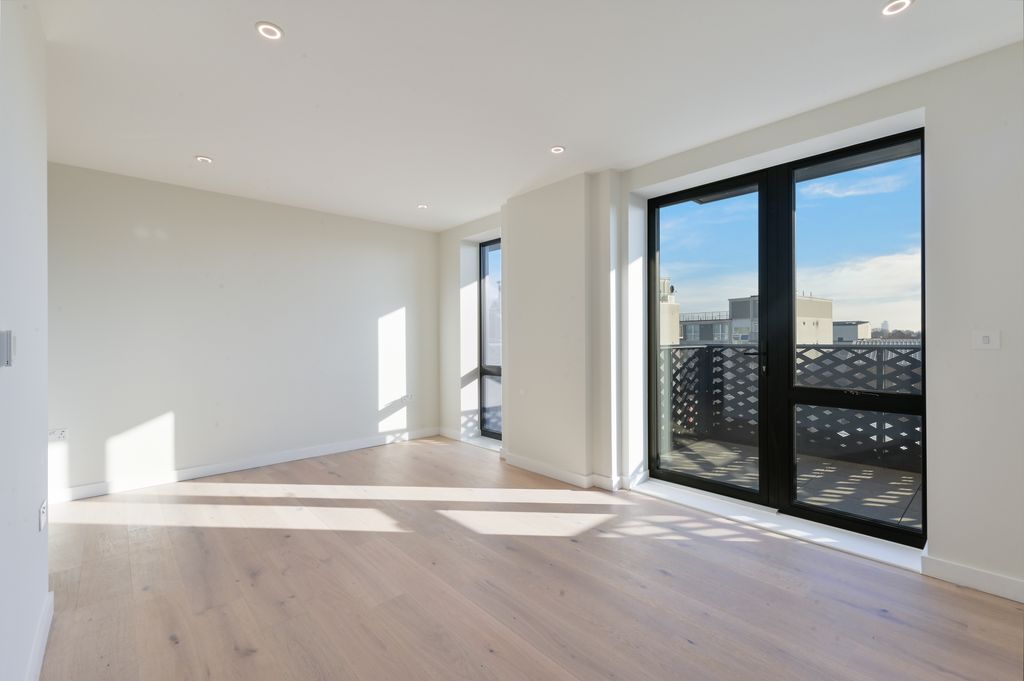 Property photo 1 of 29 Balcony