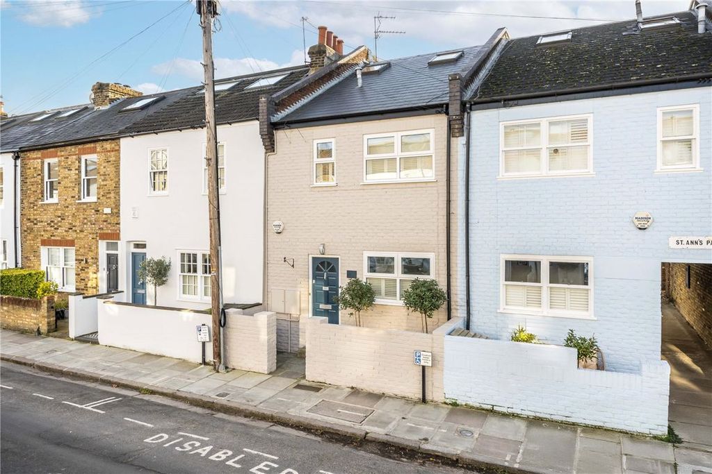 Property photo 1 of 19
