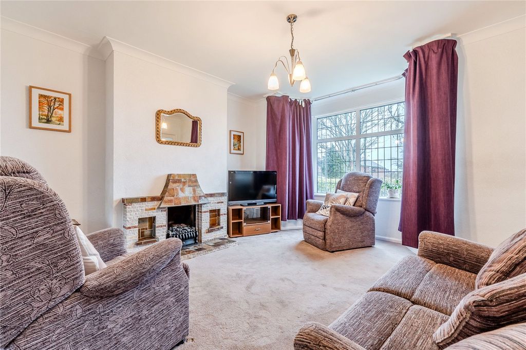 Property photo 2 of 16 Lounge