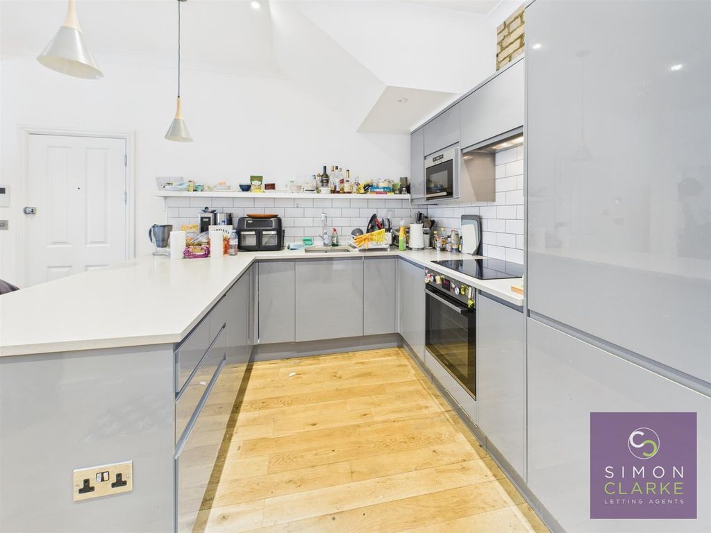 Property photo 3 of 8 Cam05425G0-Pr0043-Still007.Jpg