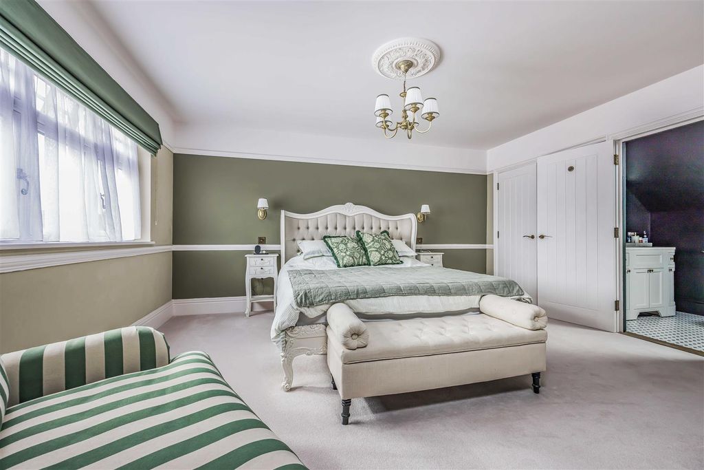 Property photo 2 of 35 84 Northern Parade, Portsmouth-Small-Porticomarket