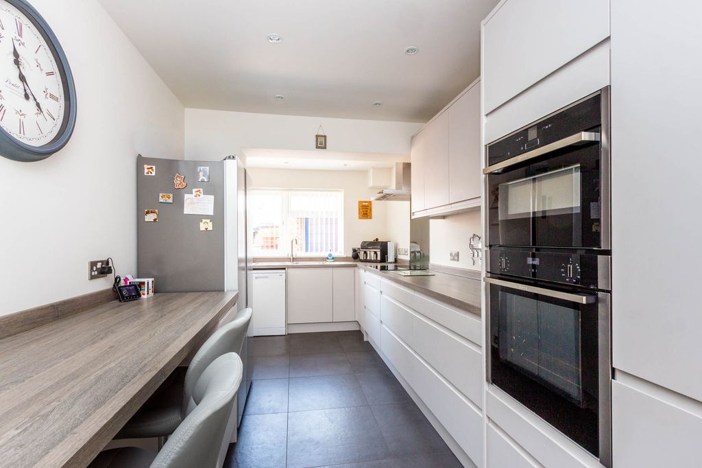Property photo 3 of 17 Kitchen