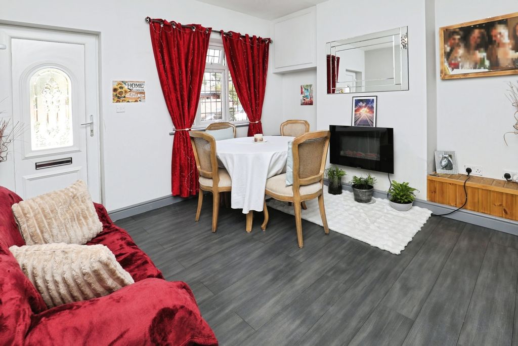 Property photo 2 of 12 1