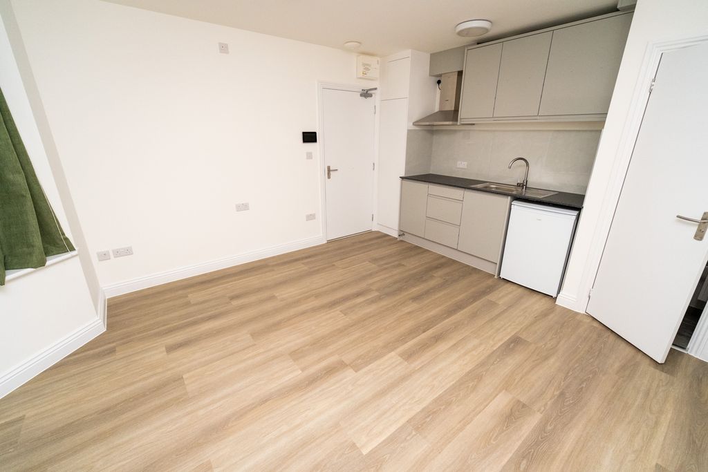 Property photo 2 of 3
