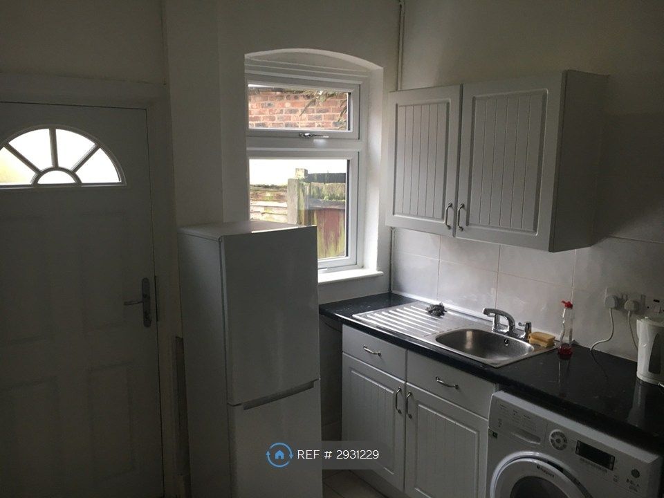 Property photo 3 of 21 Kitchen