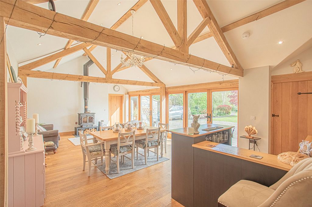 Property photo 2 of 24 Picture No. 23