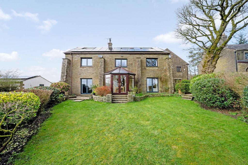 Property photo 2 of 74 4703423