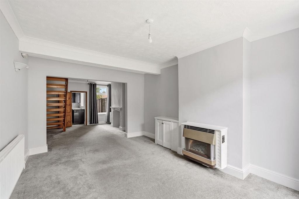 Property photo 2 of 15 196-Silverroad-002.Jpg