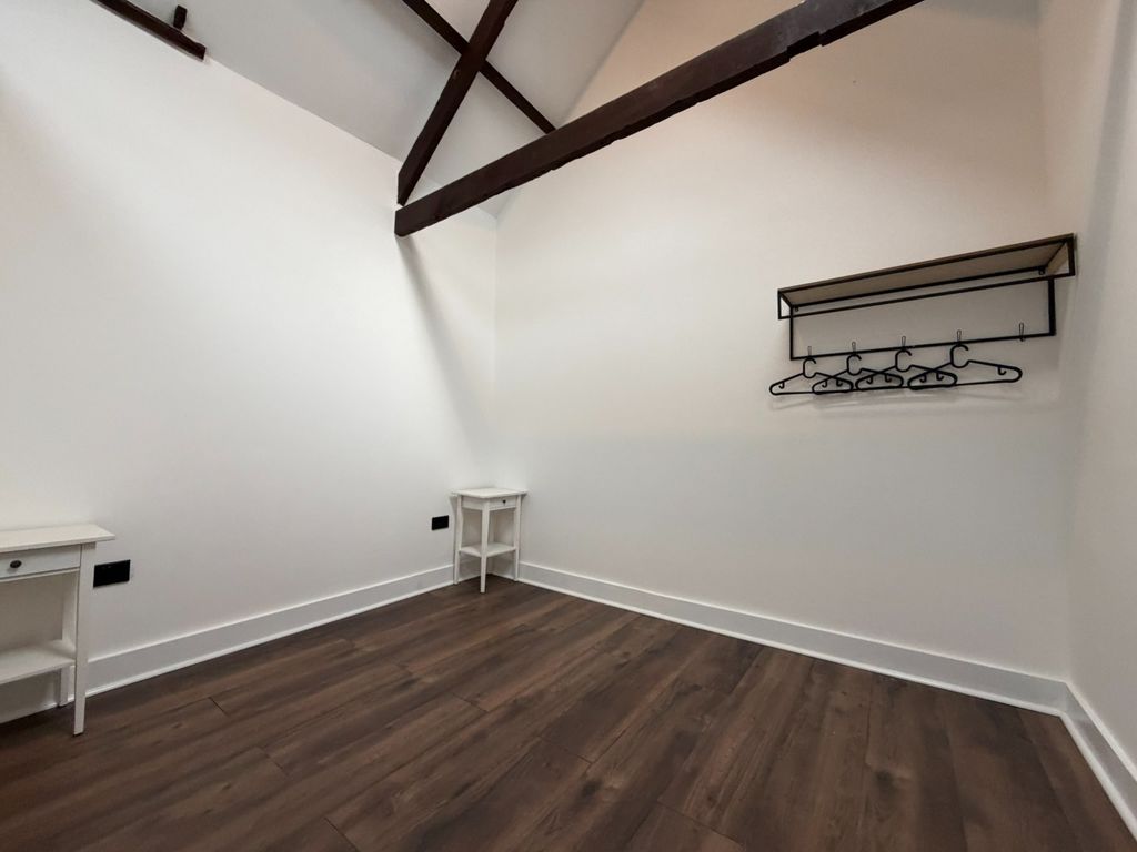 1 bed flat for sale2-3 The Square, Holsworthy, Devon EX22 photo 4
