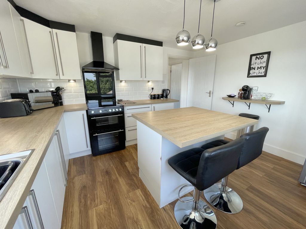 Property photo 3 of 16 Lower Park Road