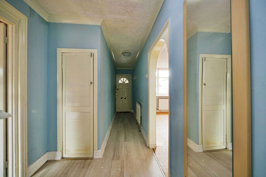 Property photo 2 of 17 Photo