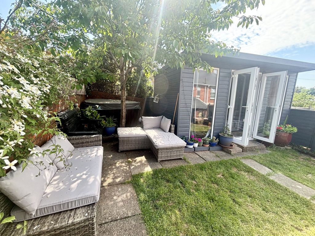 Property photo 2 of 18 Picture No. 22