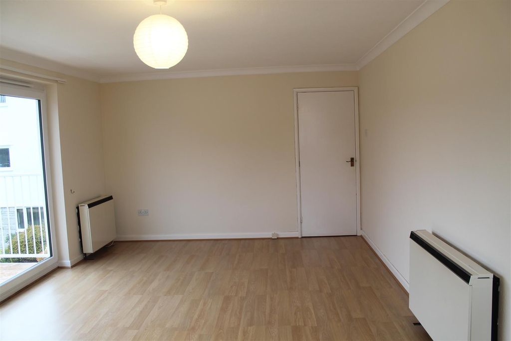Property photo 3 of 6