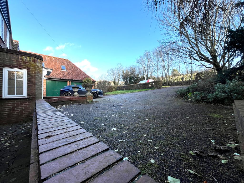 Property photo 2 of 31