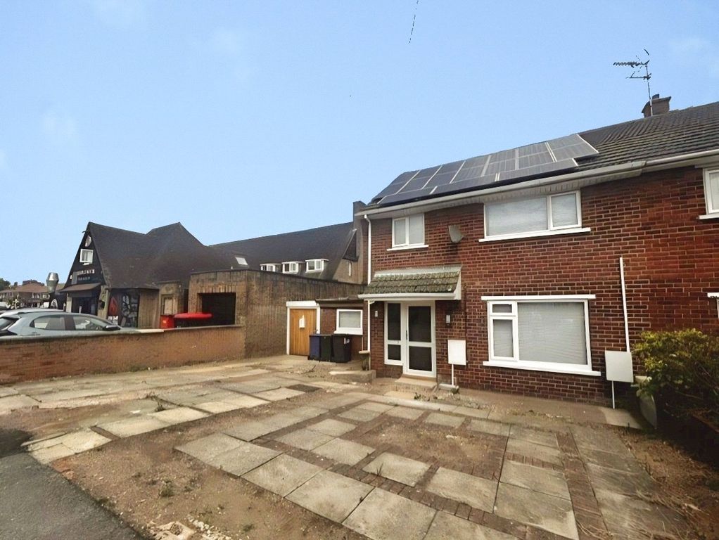Property photo 1 of 10 Front