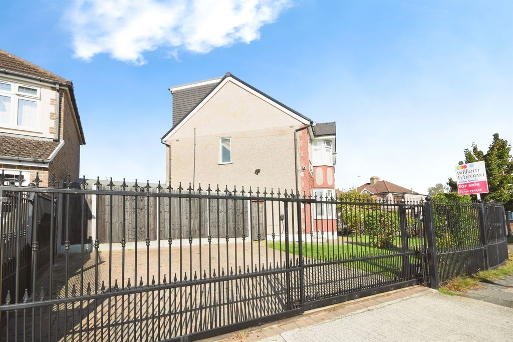 Property photo 2 of 18