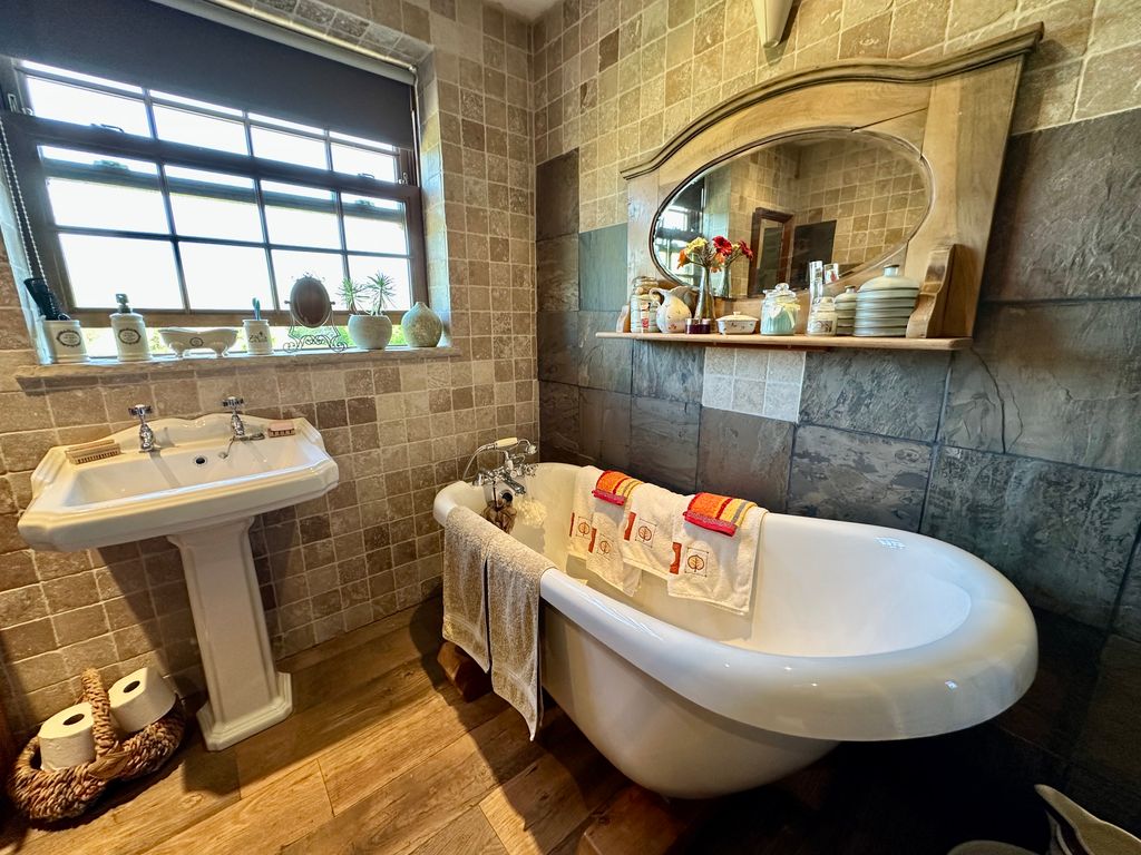Property photo 3 of 37 Img_0453