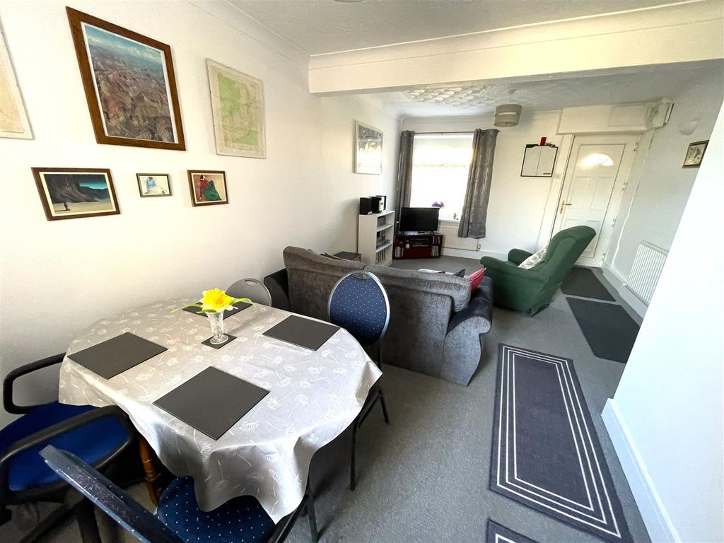 Property photo 3 of 27