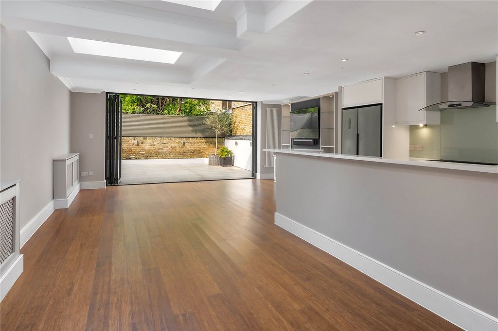 Property photo 2 of 15 Kitchen