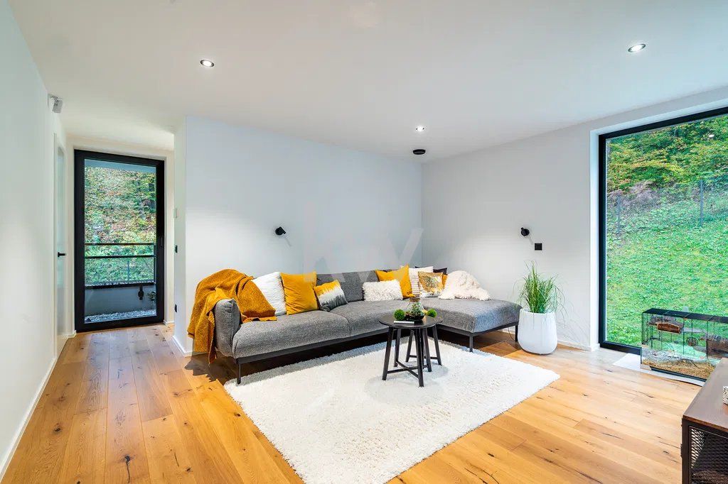 Property photo 3 of 40