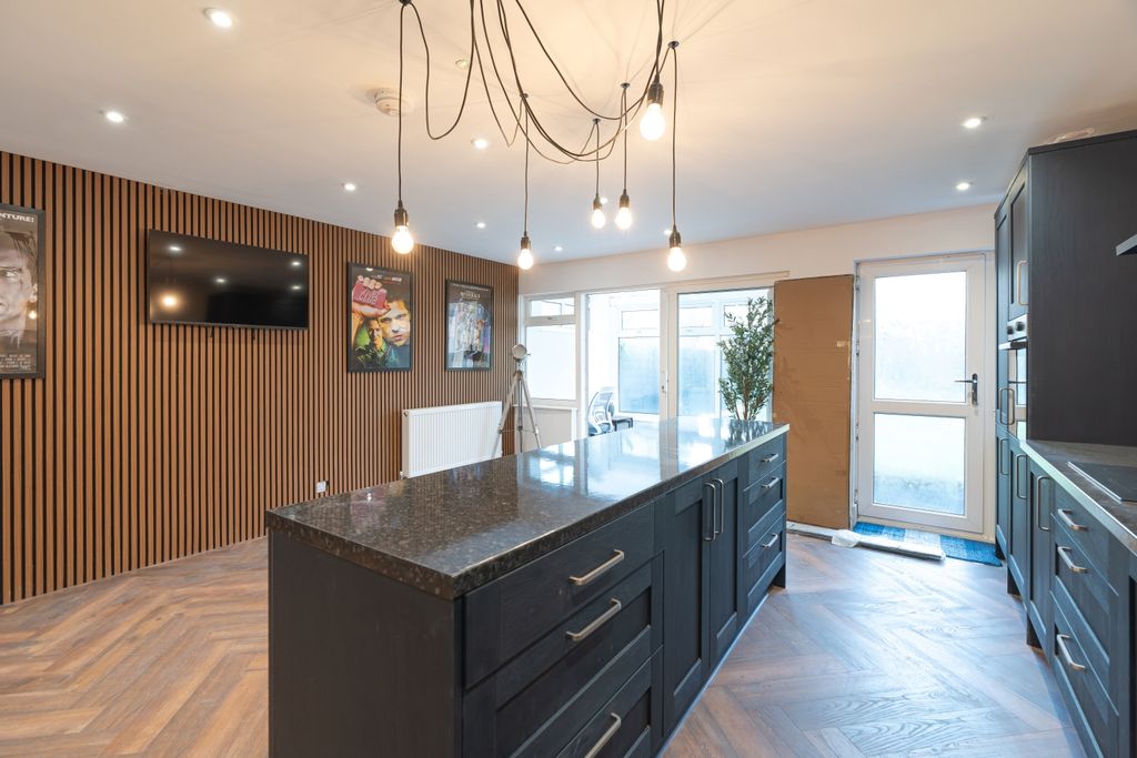 Property photo 3 of 10 Living Kitchen Area